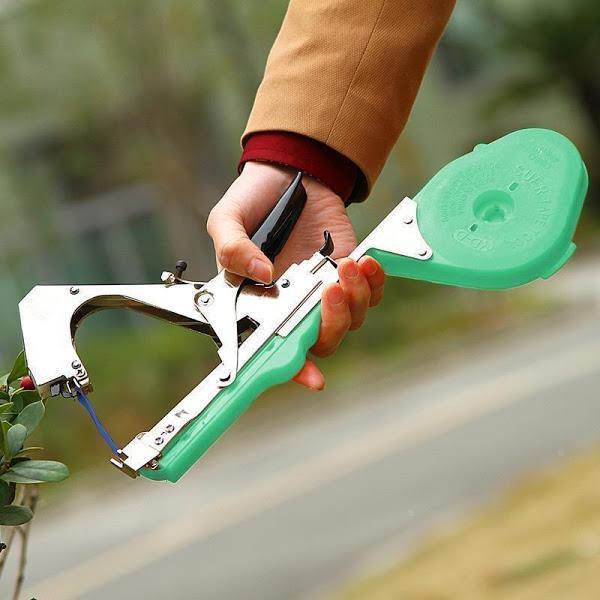 Aparat pentru legat vita de vie si legume